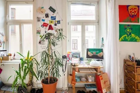 Fro-Media - Streetside Room 2 - Community Space Вена 0*,