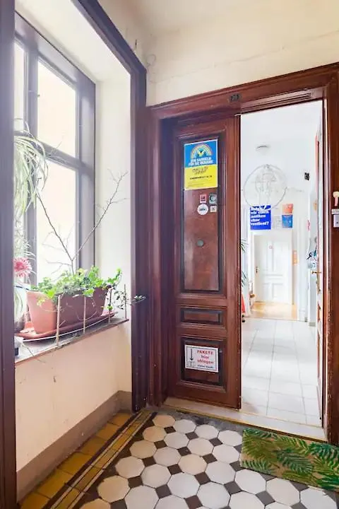 Δωμάτια σε οικογενειακή κατοικία Fro-Media - Streetside Room 2 - Community Space Βιέννη